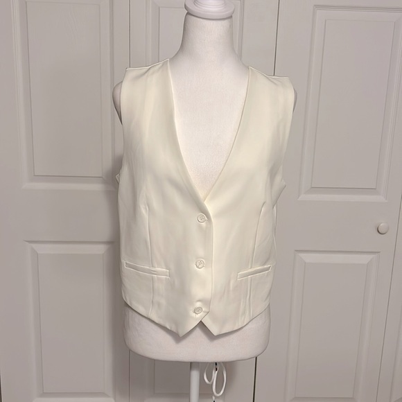 INTEMPO - New!! White Button-Front Vest - NWT - Size M - Picture 1 of 4